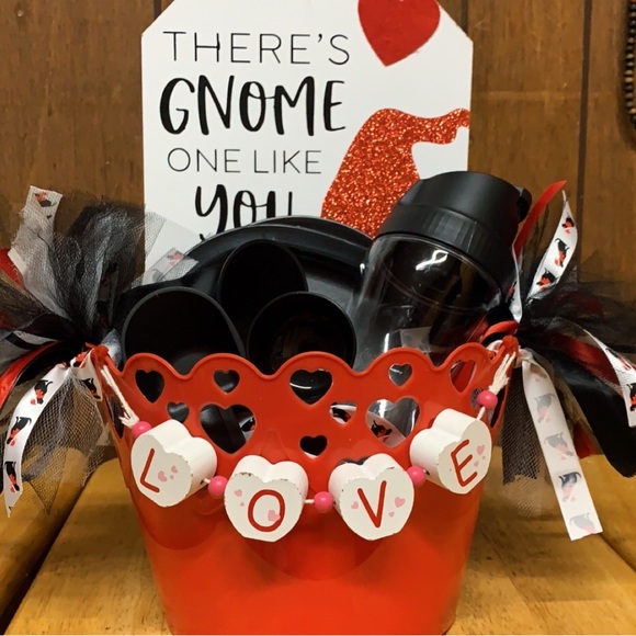 Valentines Tupperware Bucket - Picture 2 of 3